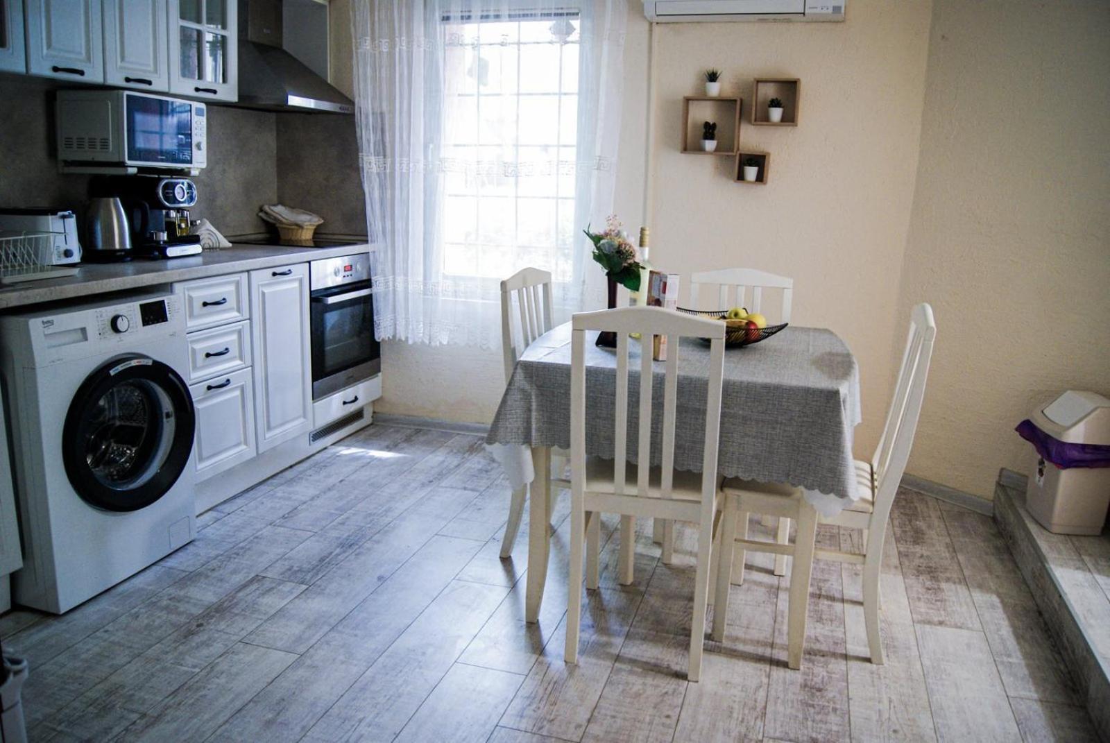 Niki Apartemen